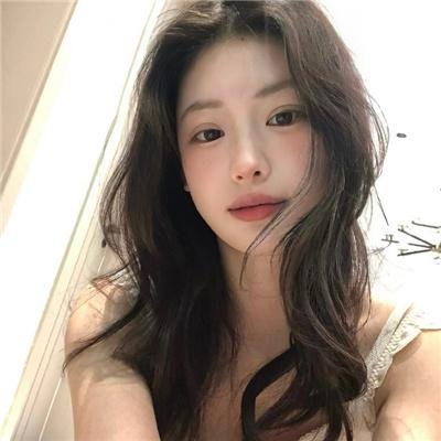 九顶假发的女孩